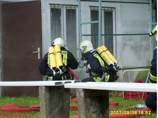 Übung der FF Bornim am Sportplatz